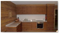 Arredamento: cucina in legno termotrattato