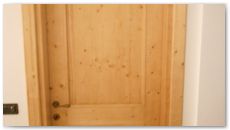 Arredamento in legno: porta rustica